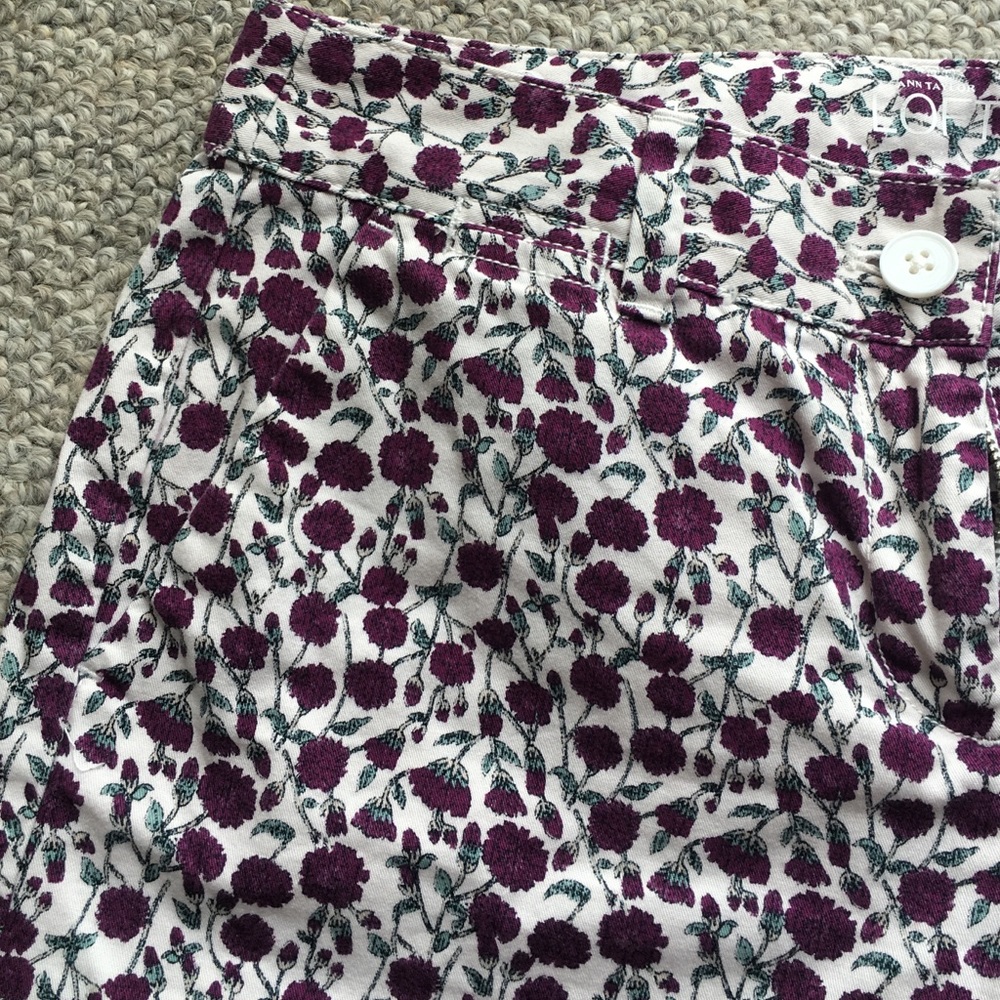 👑Loft Plum Purple Floral Shorts