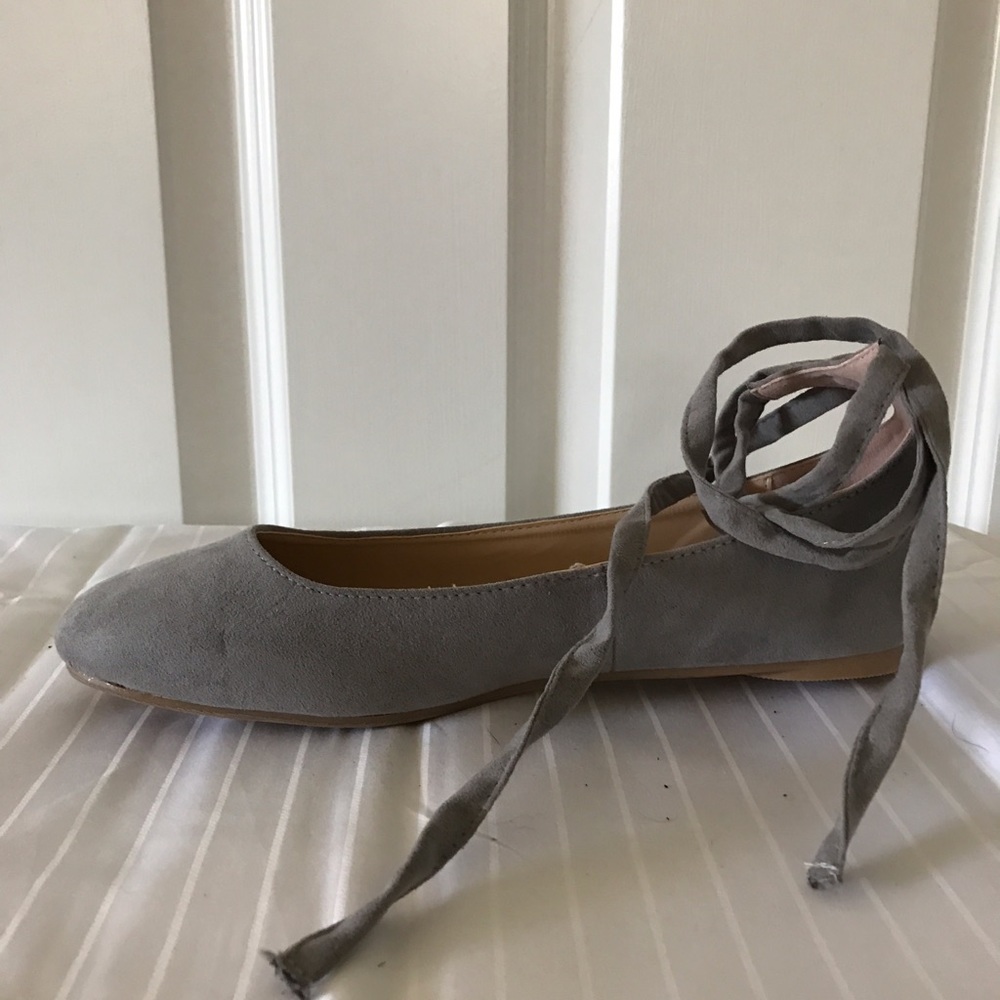 Light gray lace up flats