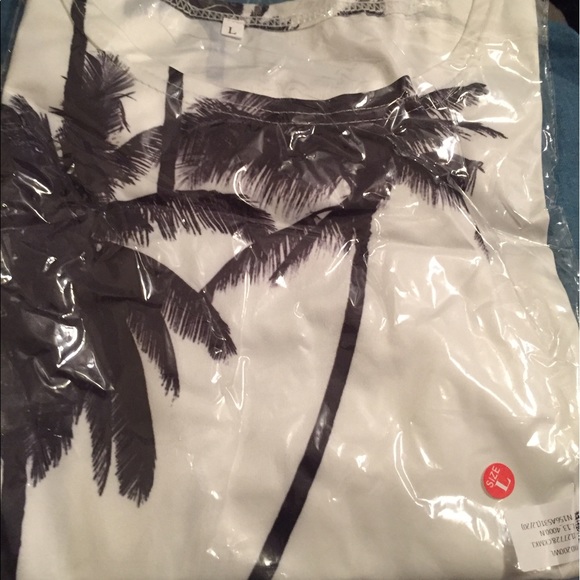 🏝Palm tree fashion crop top🏝 - Picture 3 of 3