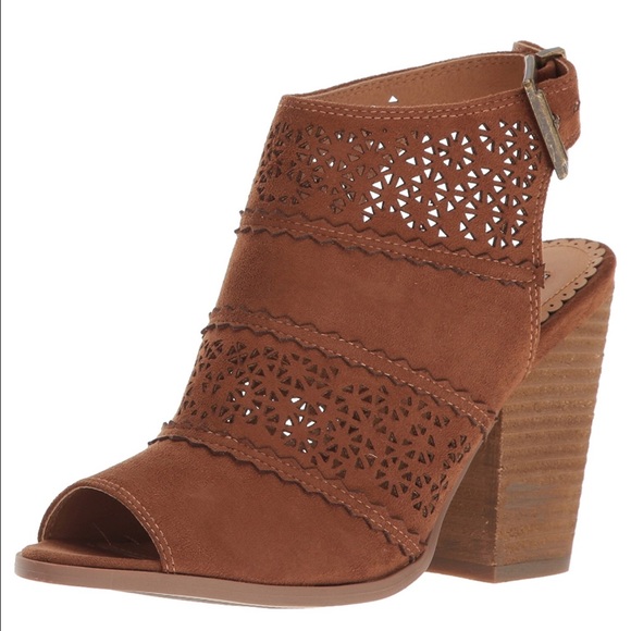 Boho Perforated Chic Peep Toe Bootie Sandals - Picture 3 of 4