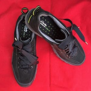 CLARKS WATERPROOF WAVEWALK TENNIS SHOE 9.5 worn 1x CLARKS WATERPROOF WAVEWALK TENNIS SHOE 9.5 worn 1x