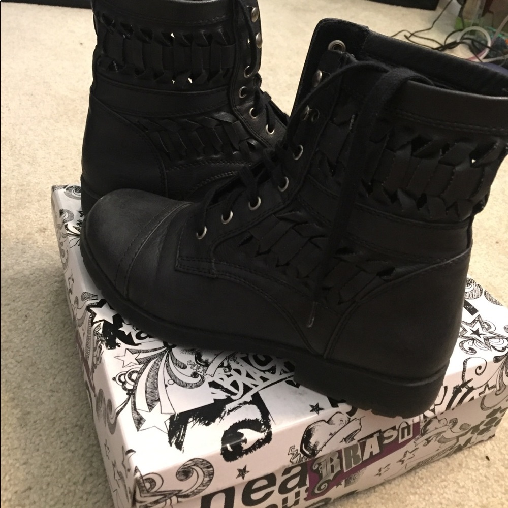 combat boots, hardly worn