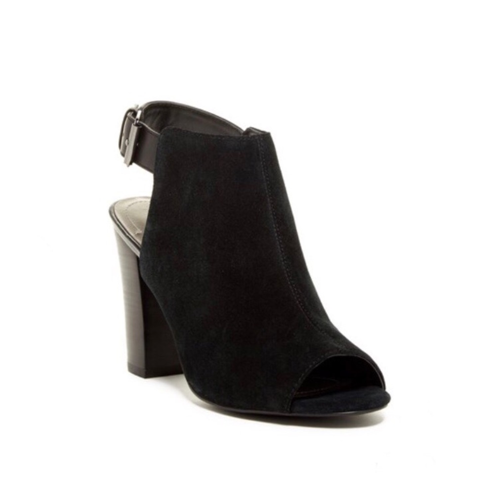 Tahari Margaret Sandal