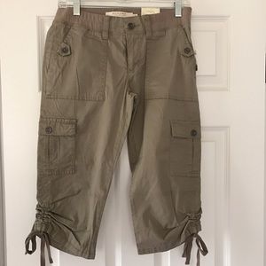 Khaki cargo capris