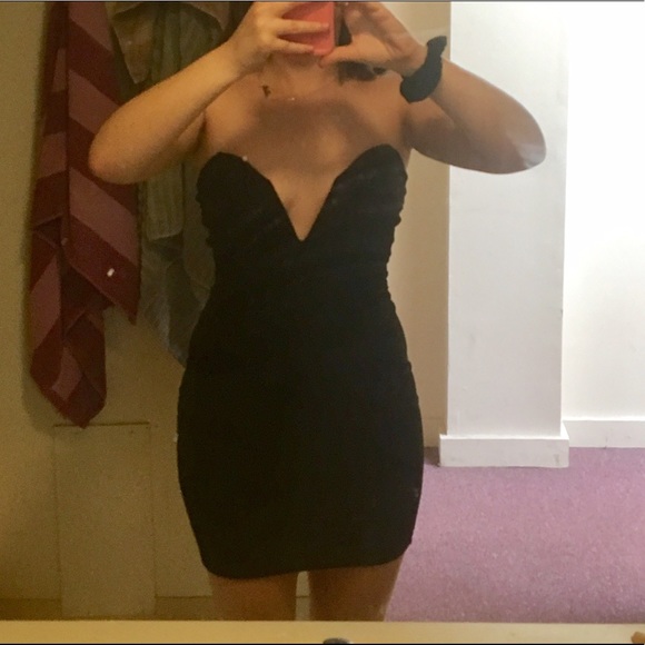 Tobi Dresses & Skirts - Black Velvet Low cut Body con Dress