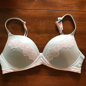 Victoria's Secret body by Victoria Wireless bra