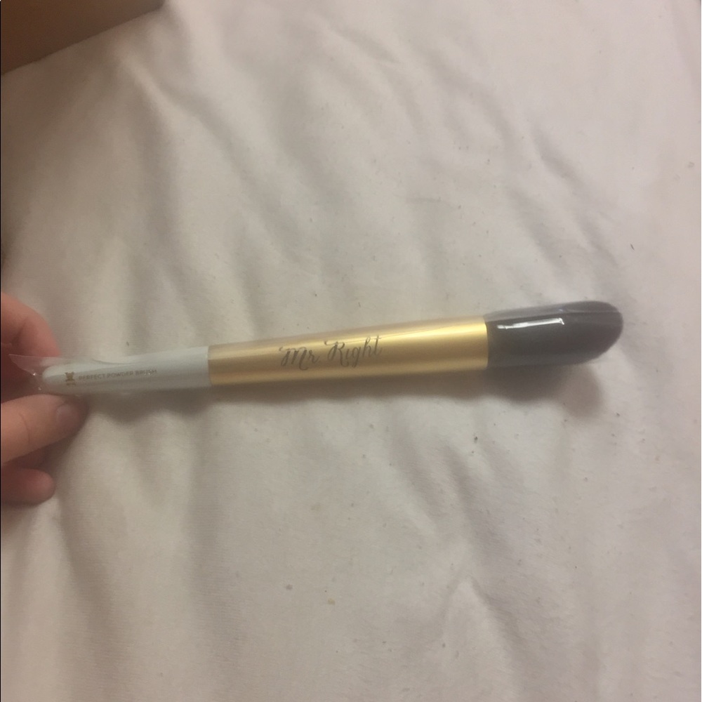 Too Faced powder brush
