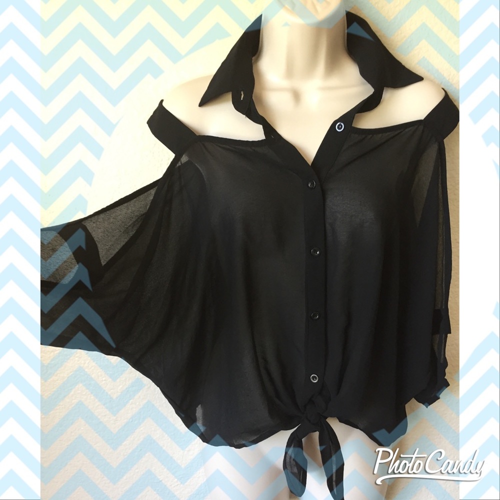 🚫SOLD🚫 NWOT Open shoulder cutout top!
