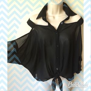 🚫SOLD🚫 NWOT Open shoulder cutout top!