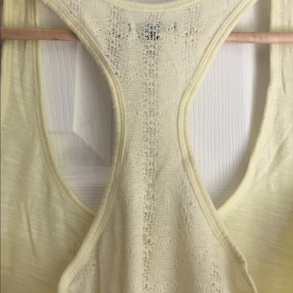 ⭐️⭐️ Yellow Razorback Tank - Picture 3 of 4