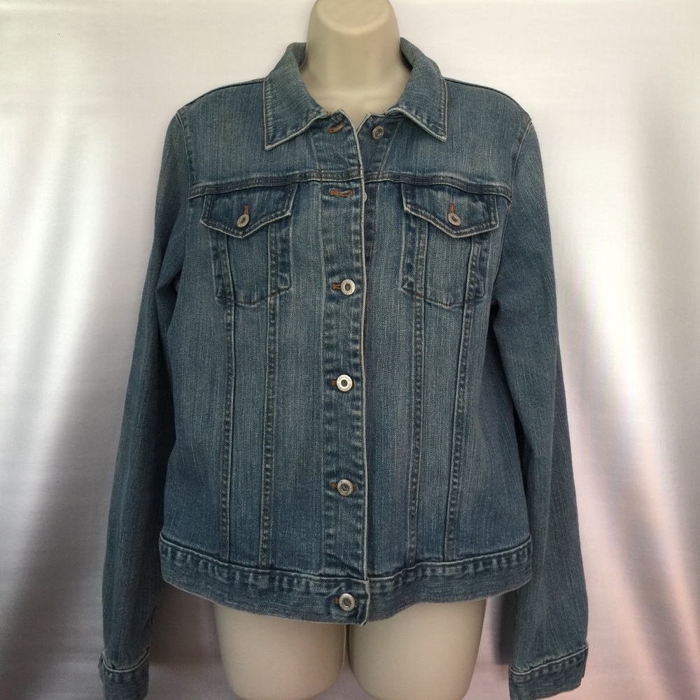 ⚡️Sale:Gap jean jacket size large (stretch)