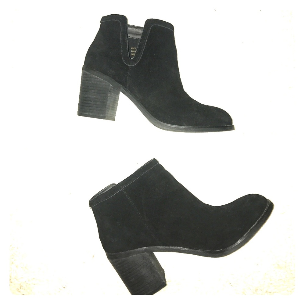 NWOT Black Cut-out Booties