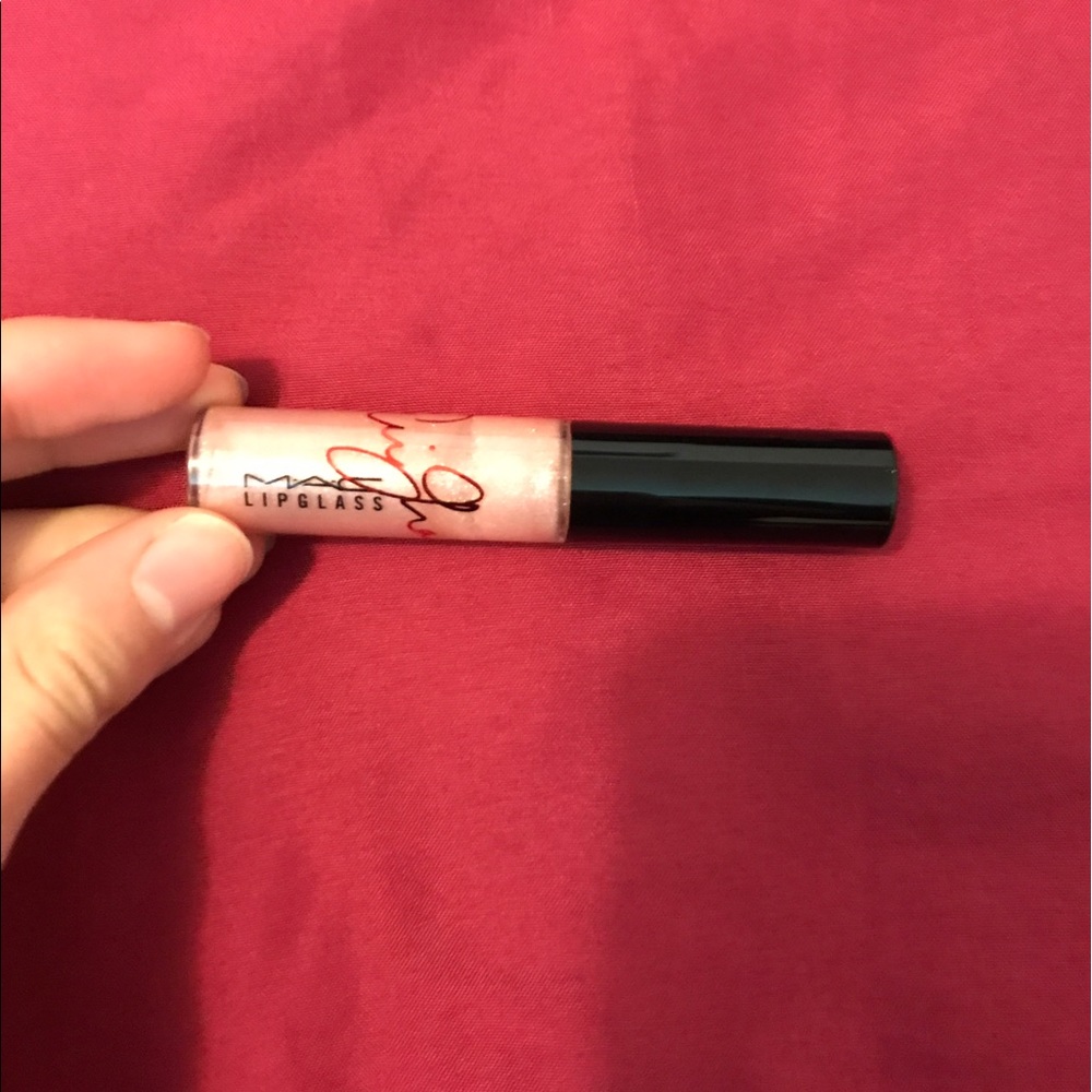 Mac lipglass x Ariana grande