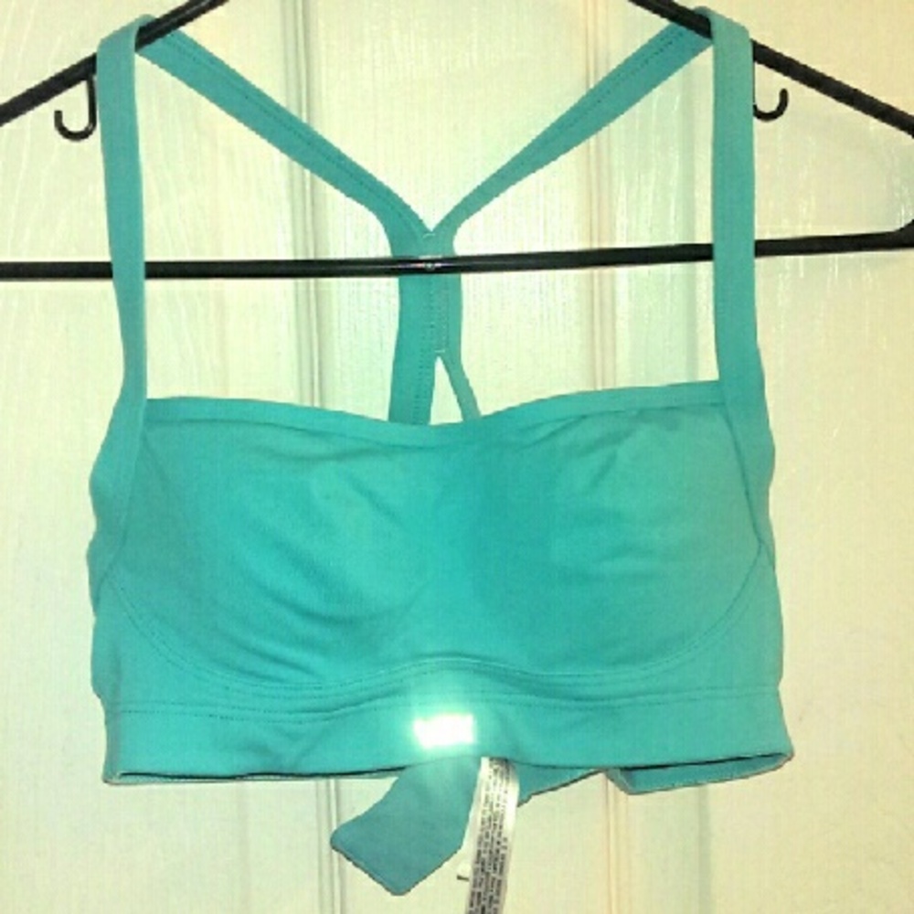 Victoria's Secret VSX 32A sports bra