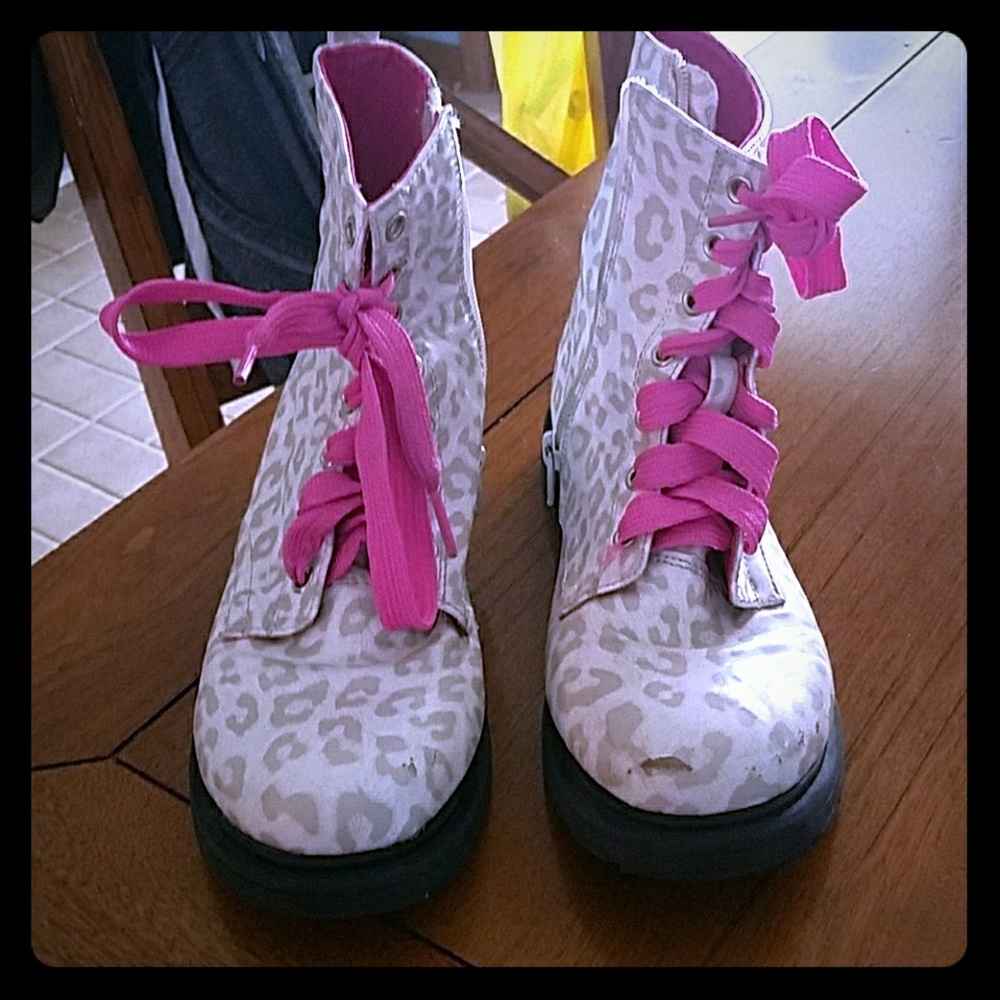 Leopard print girls boots size 4