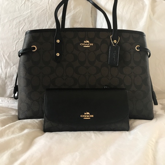 Coach Handbags - 🆕Coach Signature Drawstring Carryall and Wallet
