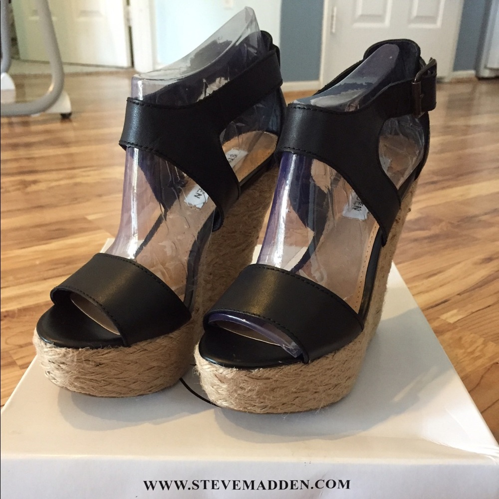 Brand new Steve Madden Black leather Julep Wedge