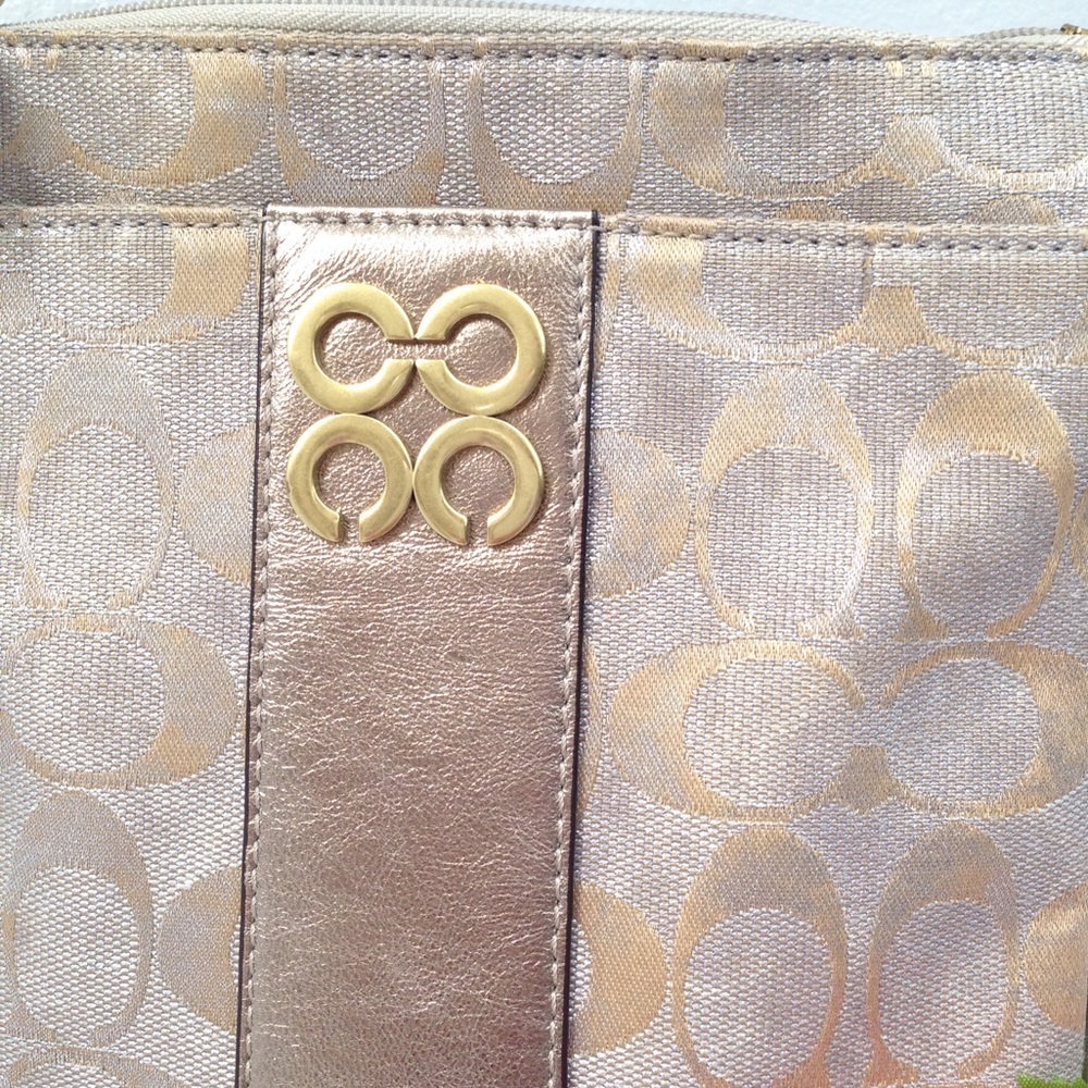 SOLD ~ Rare Coach Julia Patina Sign Golden swingpack EUC - Picture 3 of 8