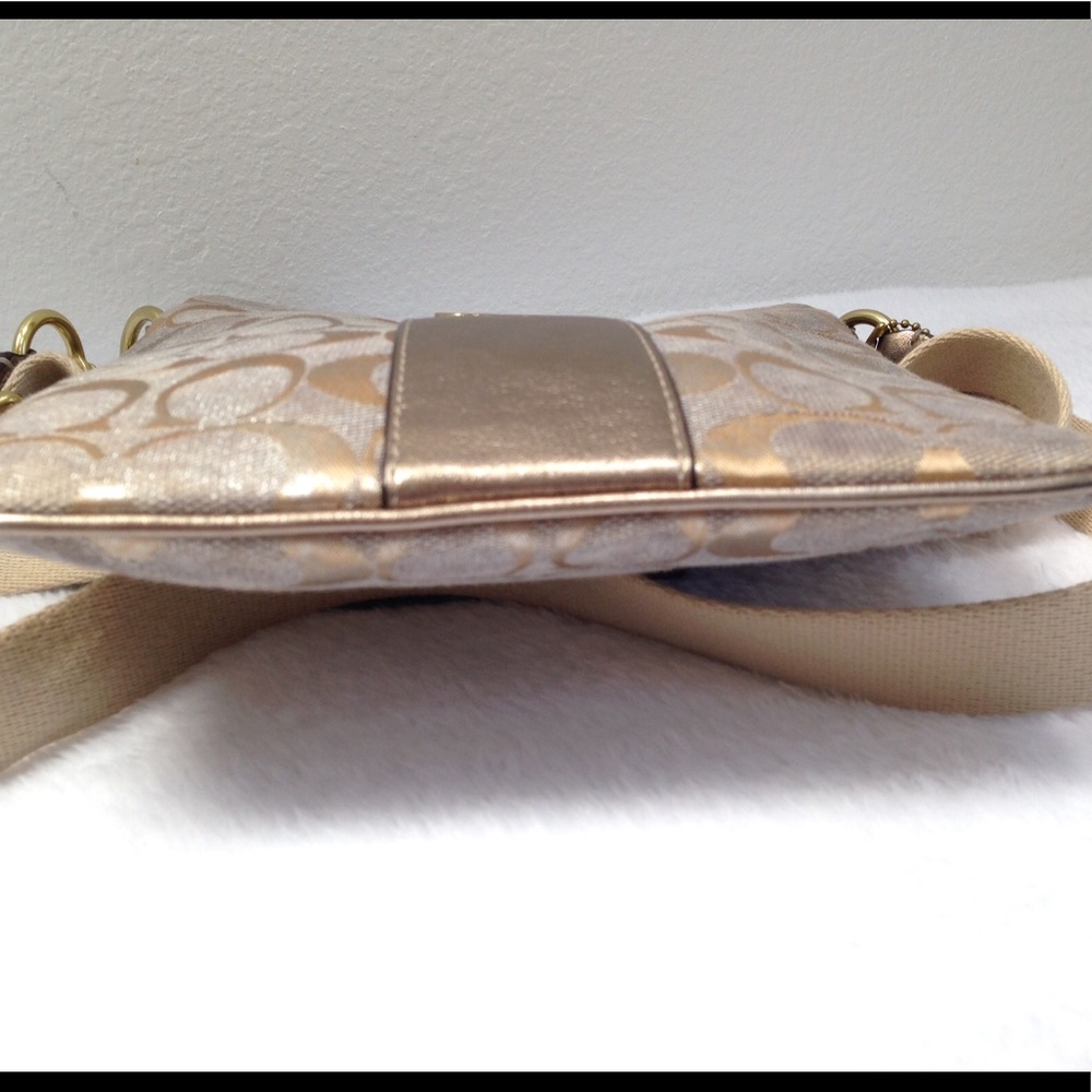 SOLD ~ Rare Coach Julia Patina Sign Golden swingpack EUC - Picture 4 of 8
