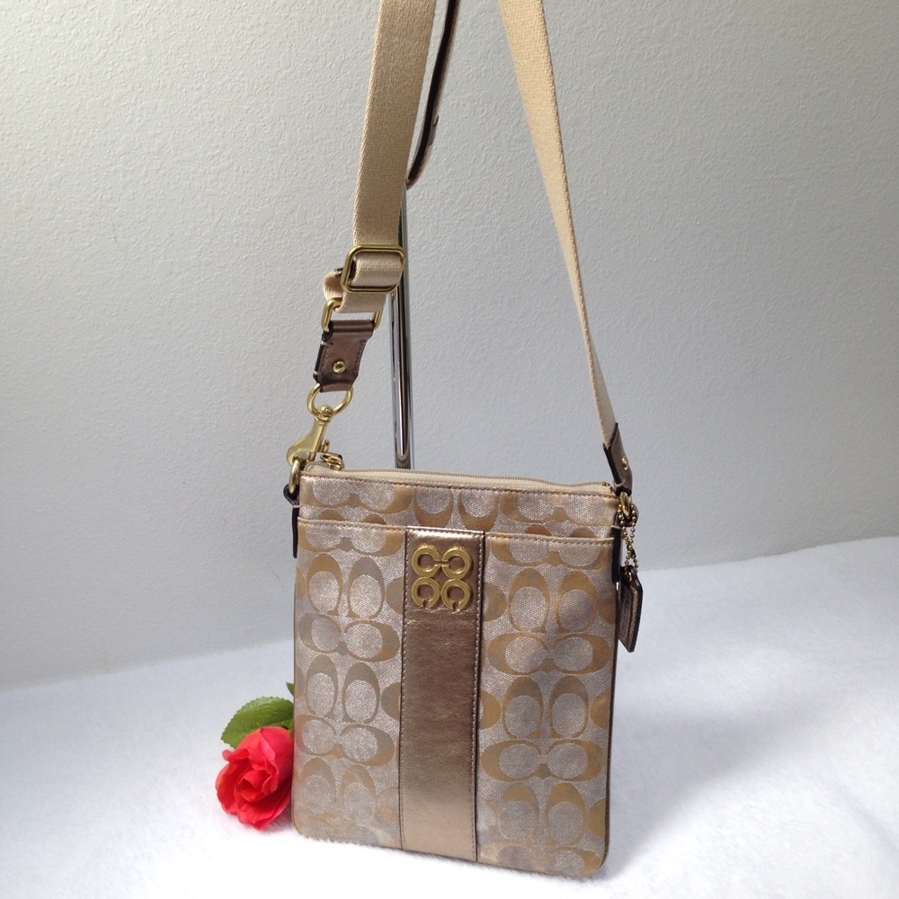 SOLD ~ Rare Coach Julia Patina Sign Golden swingpack EUC - Picture 8 of 8