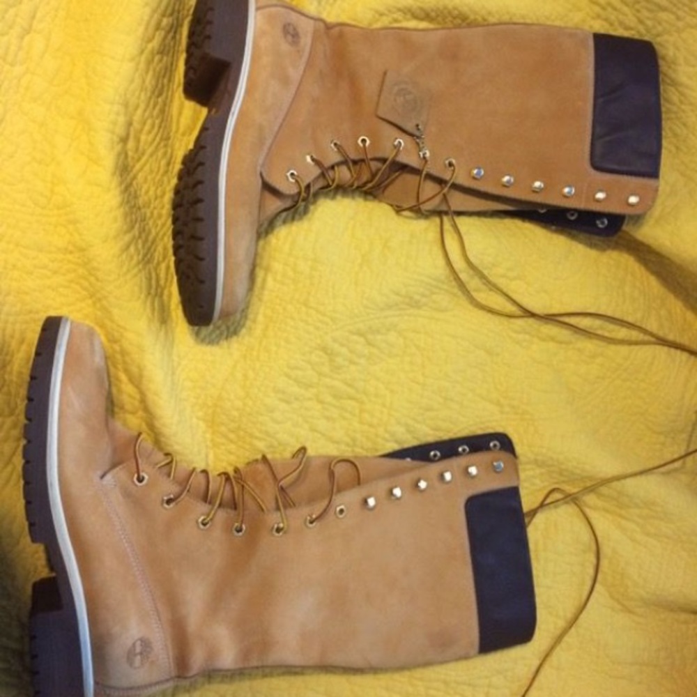 Like new lace up Timberland boots