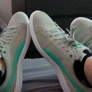 Meet your Posher, Nohora