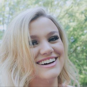 Meet your Posher, Caitlin