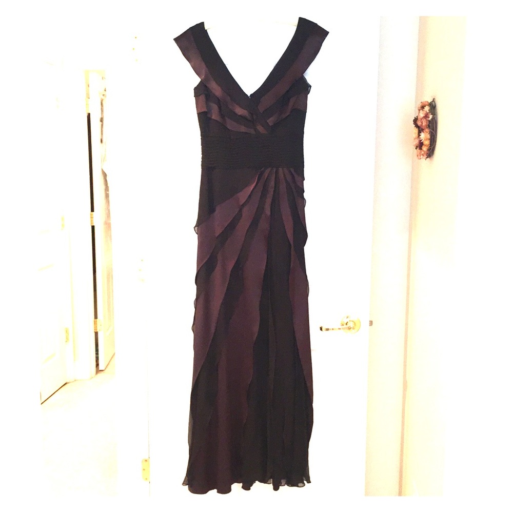 🎄SALE🎄Beautiful brown Tadashi gown