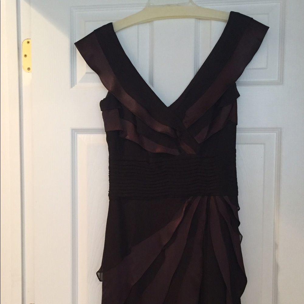 🎄SALE🎄Beautiful brown Tadashi gown - Picture 2 of 5
