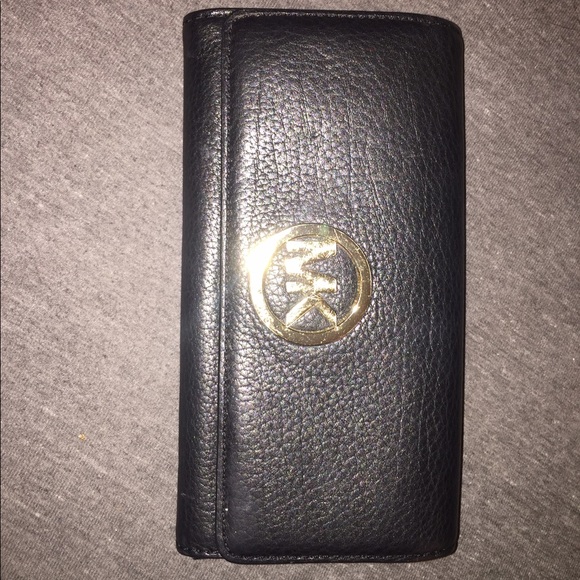 Micheal Kors Wallet - Picture 1 of 4