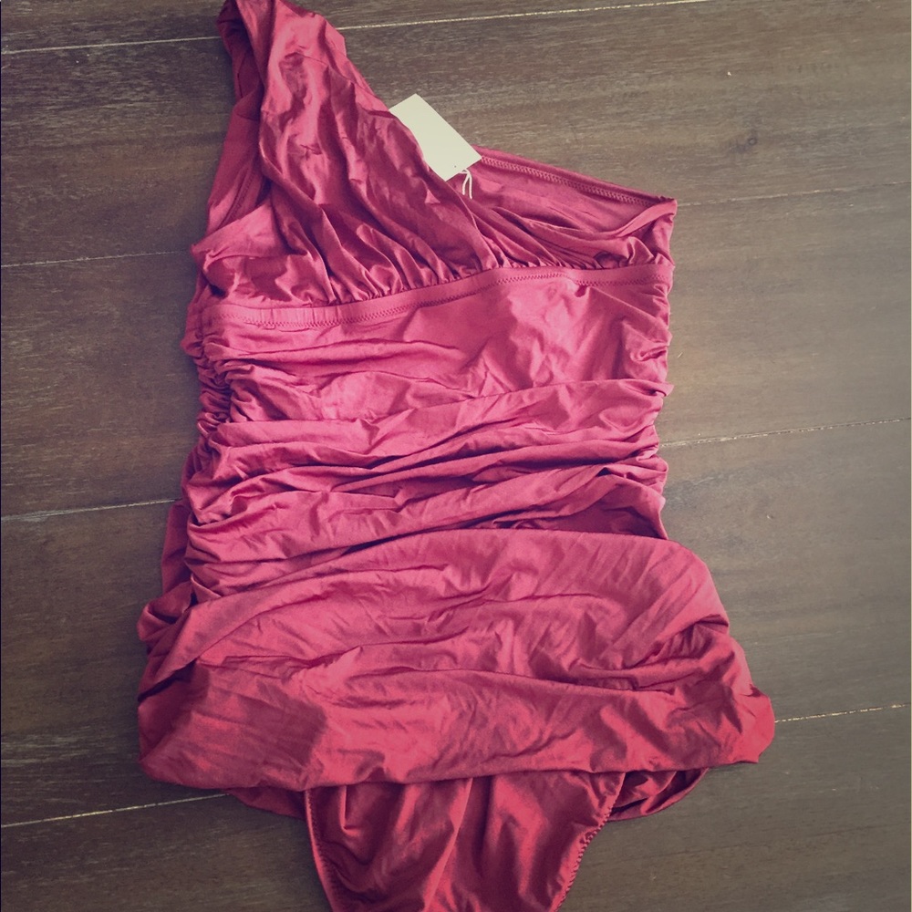 One shoulder bathing suit