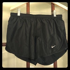 Nike Women's Modern Embossed Tempo Short