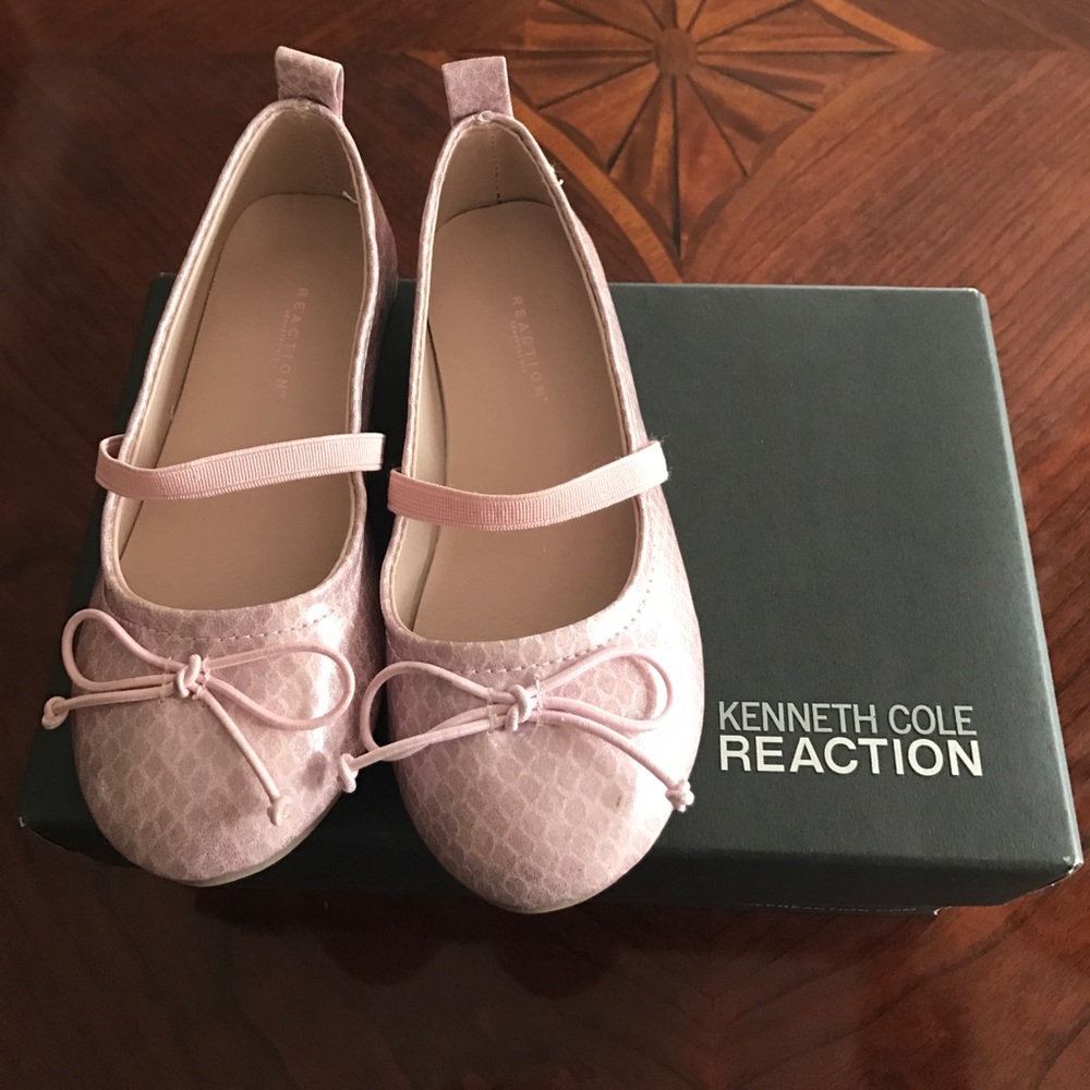 Kenneth Cole Reaction girls pink flats