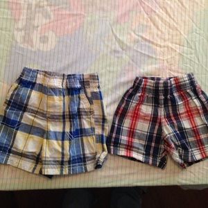 🎈(2) pairs of boys shorts for $5🎈