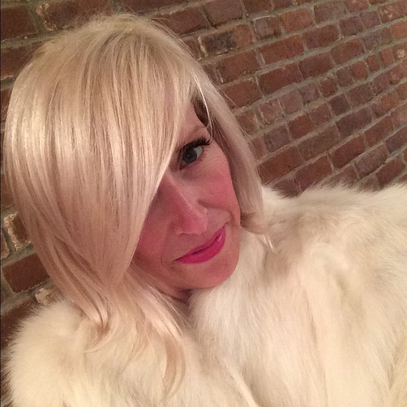 Meet your Posher, Lisa - Picture 2 of 2