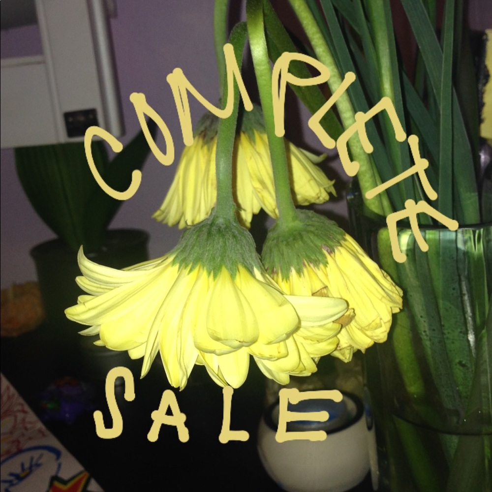 ENTIRE CLOSET SALE ON CLOTHES= $10 ⬇️ JEWELRY= $20