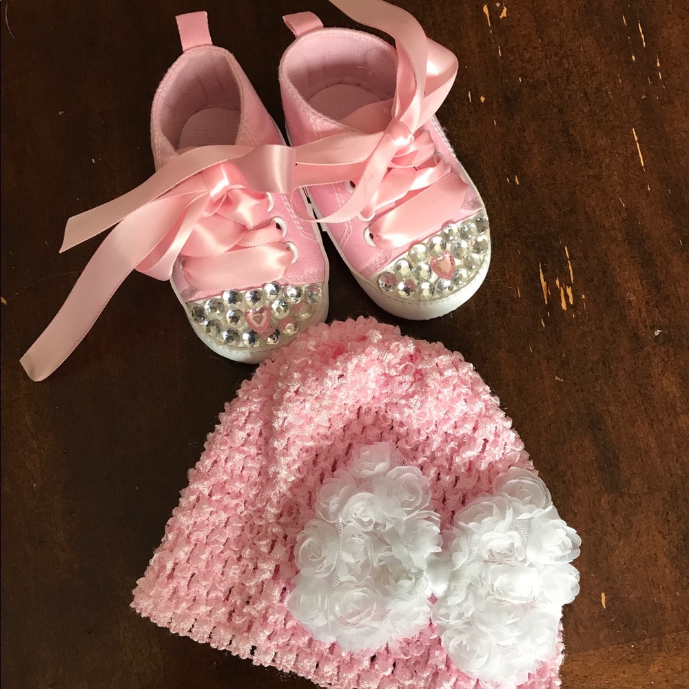 Baby shoes and hat set