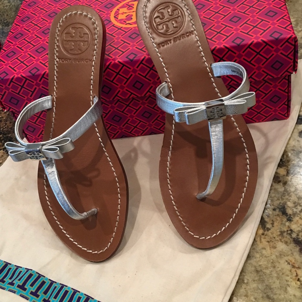 Tory Burch LeighAnne Flat Thong- Metallic Saffiono