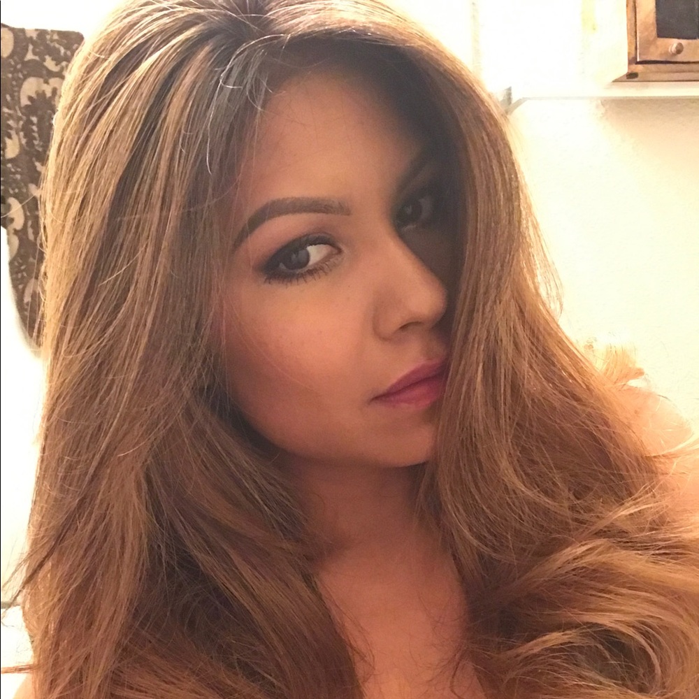 Meet your Posher, Elizabeth