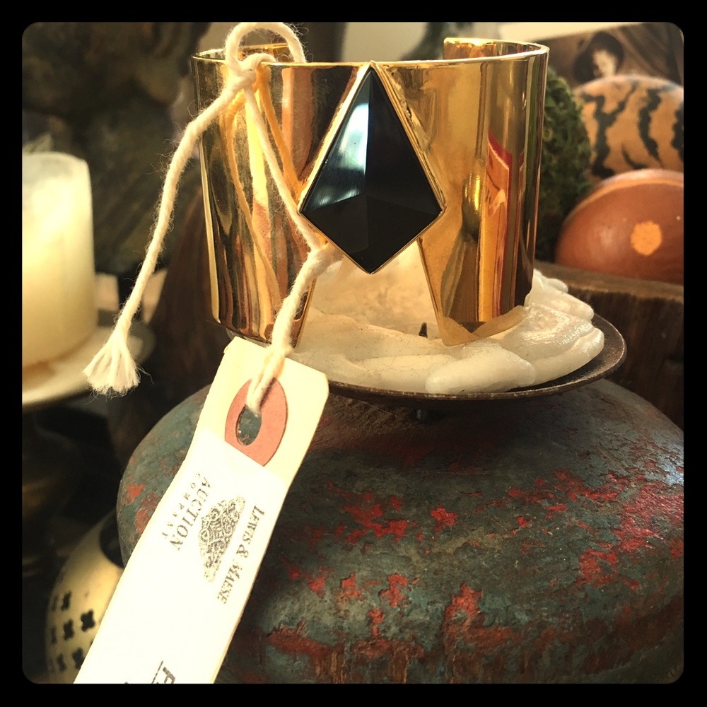 Beautiful Art Deco Inspired bracelet cuff!