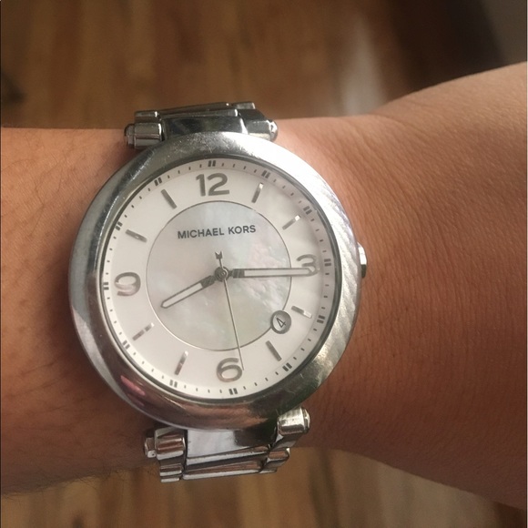 Michael Kors Silver Link Watch - Picture 1 of 4
