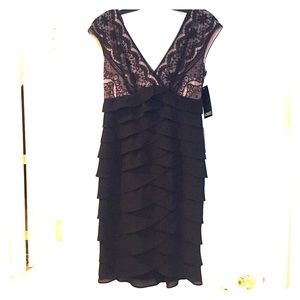 🎄SALE🎄 🆕Adrianna Papell dress Size 4