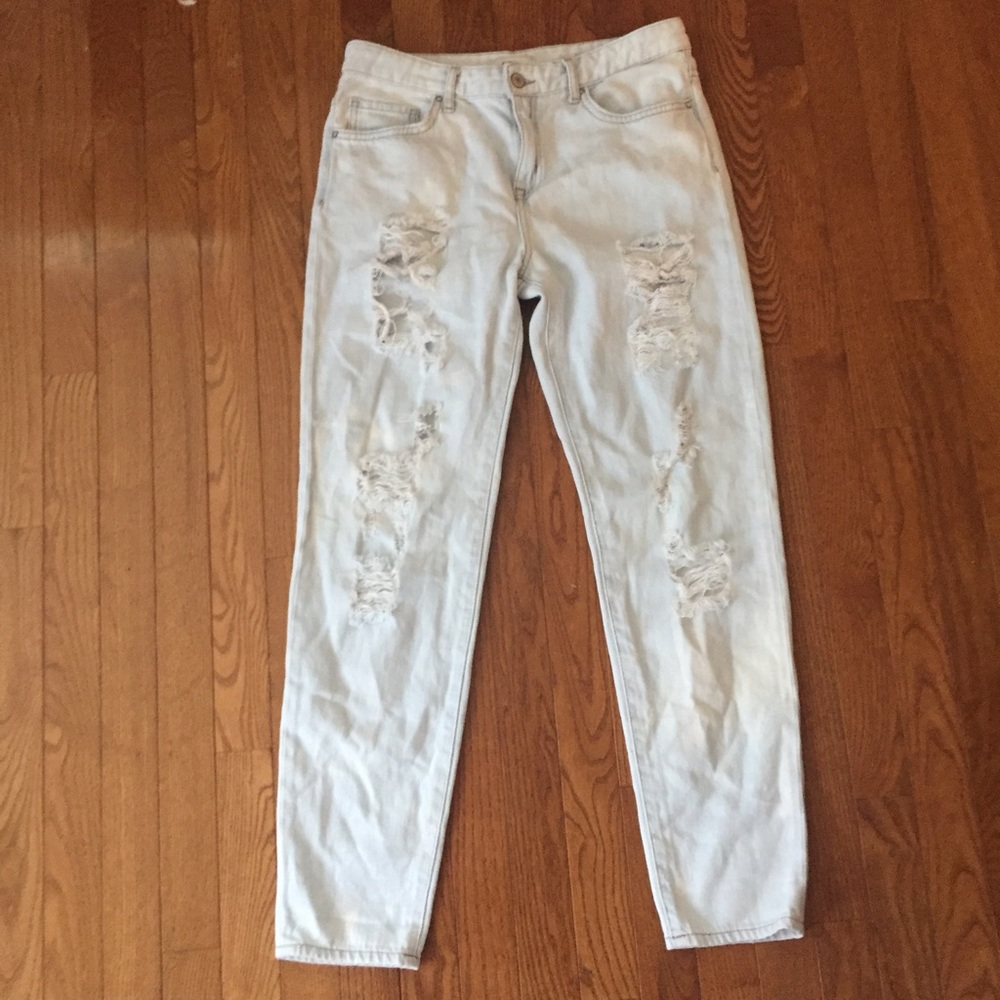 Light washed destroyed boyfriend jeans