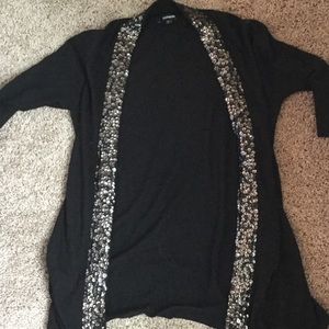 Beautiful barely worn cardigan with flair