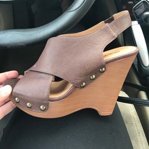 Nine West brown wedges