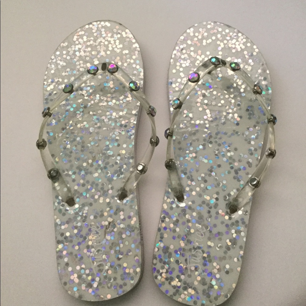 Holo flip flops!💿