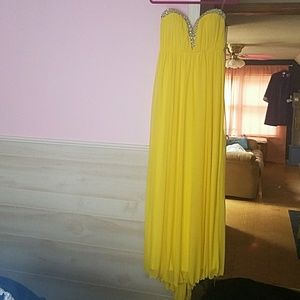 NWT My Michelle Yellow Strapless formal dress