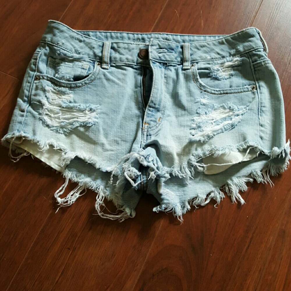 Distroyed Jean shorts