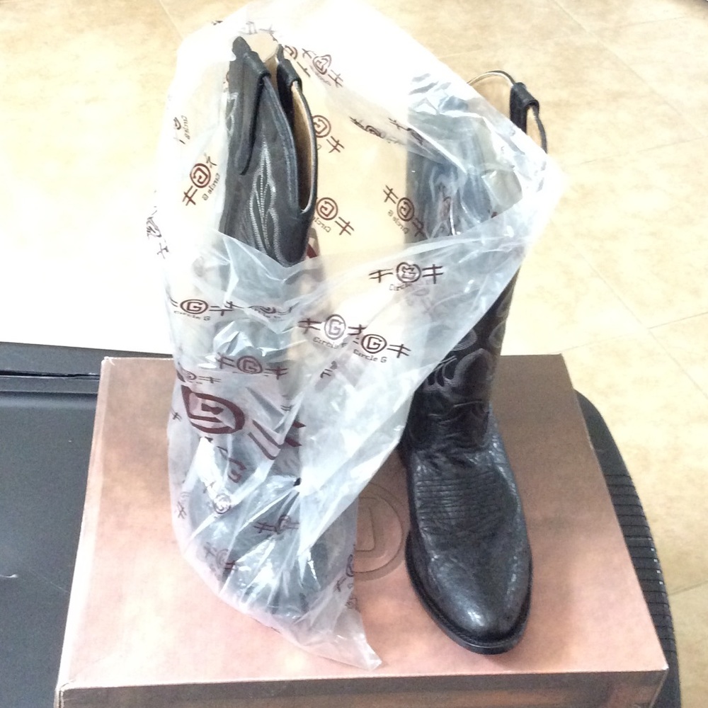 Men's cowboy boots size 10