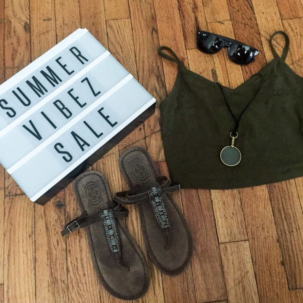 NWOT Soft Leather T-Strap Sandals